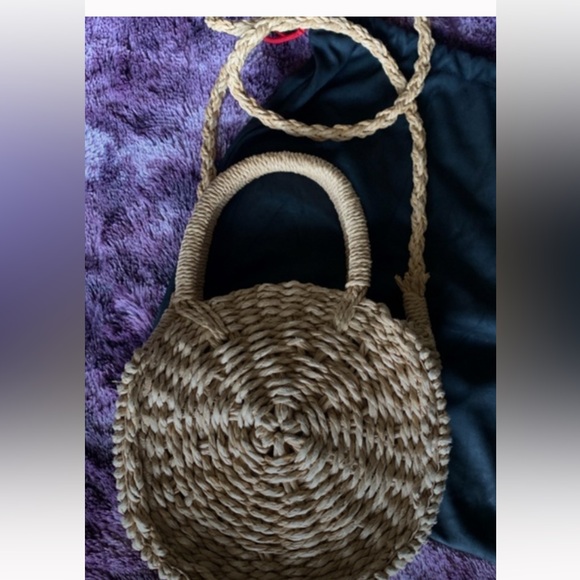 ROUND WOVEN PURSE - Picture 11 of 13